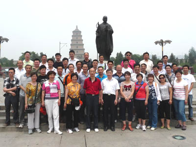 公司組織黨員、干部、先進工作者參觀楊家嶺、棗園(延園)等革命舊址