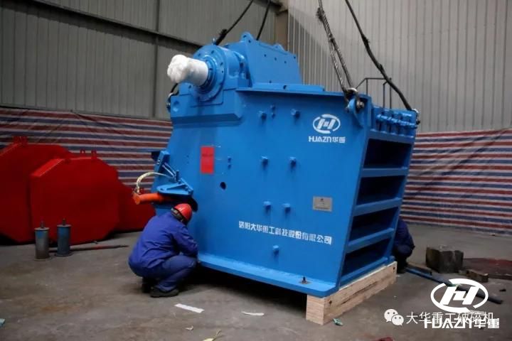 出口·亞美尼亞洛陽大華移動破碎站--正在組裝顎式破碎機