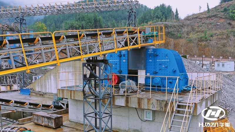 石灰石破碎生產(chǎn)線反擊式破碎機(jī)