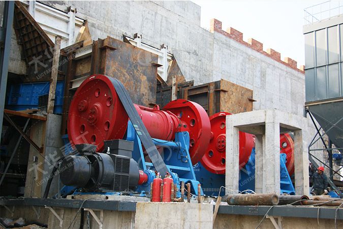 JC顎式破碎機(jī)使用現(xiàn)場(chǎng)