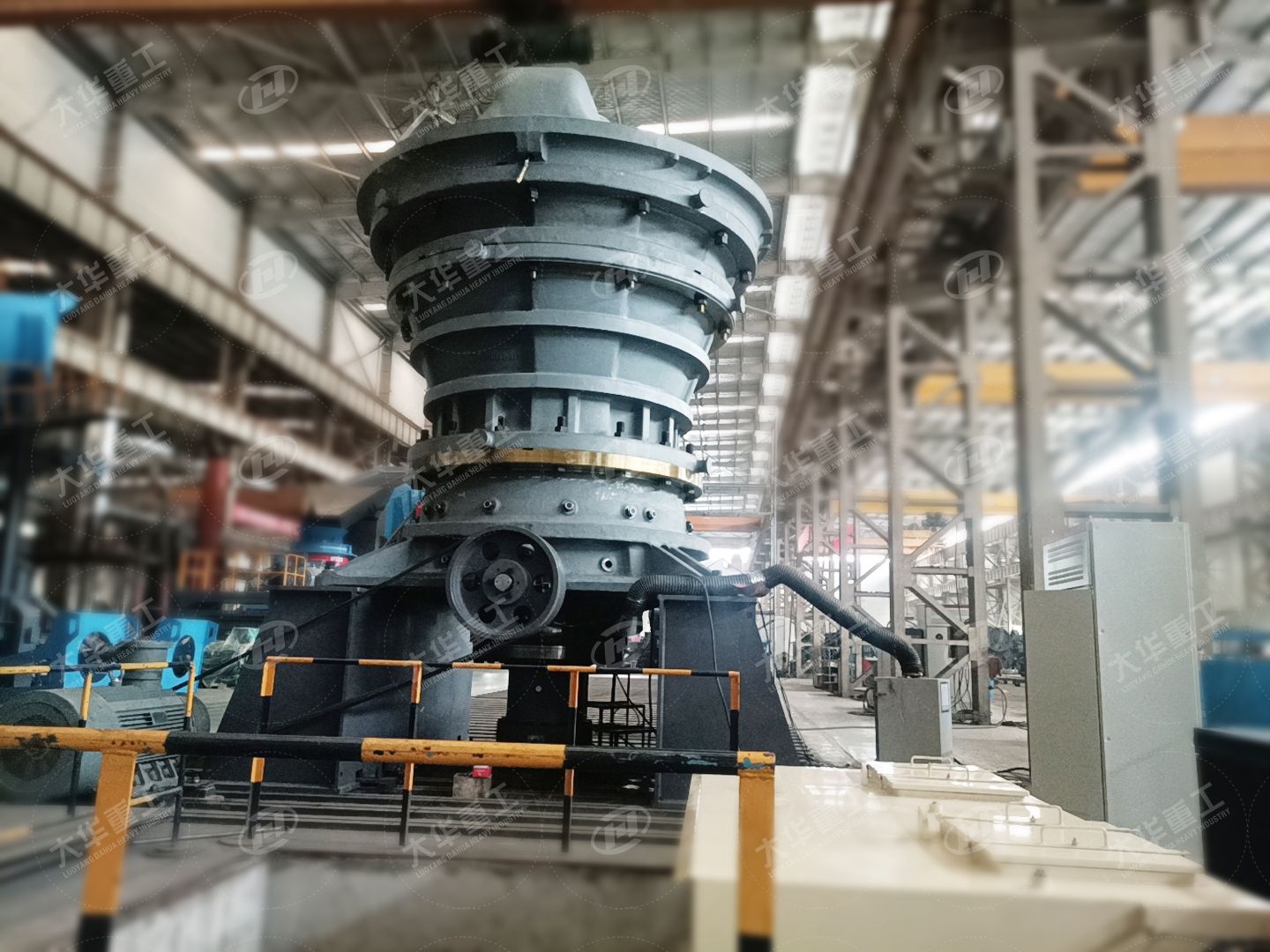 旋回破碎機(jī)